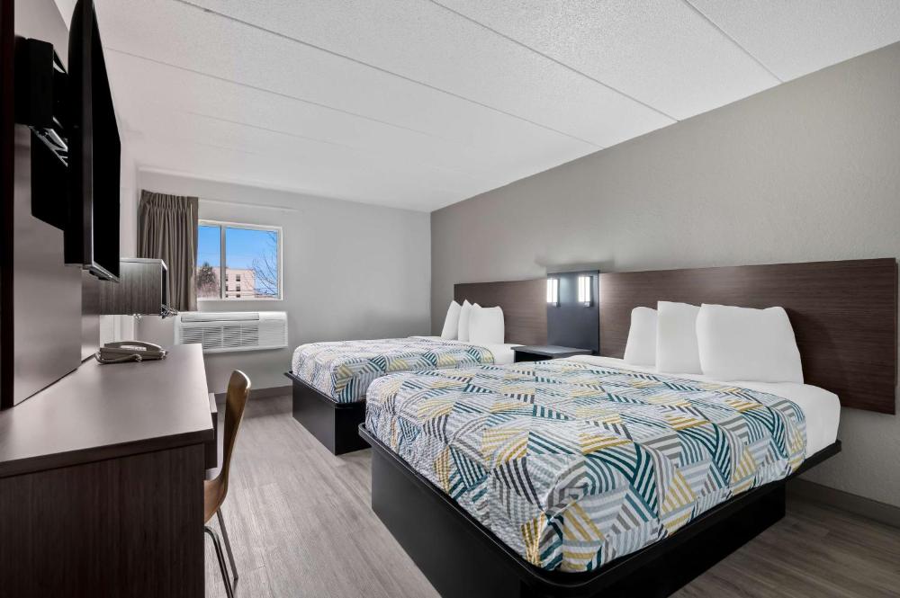 Queen Room with Two Queen Beds interior