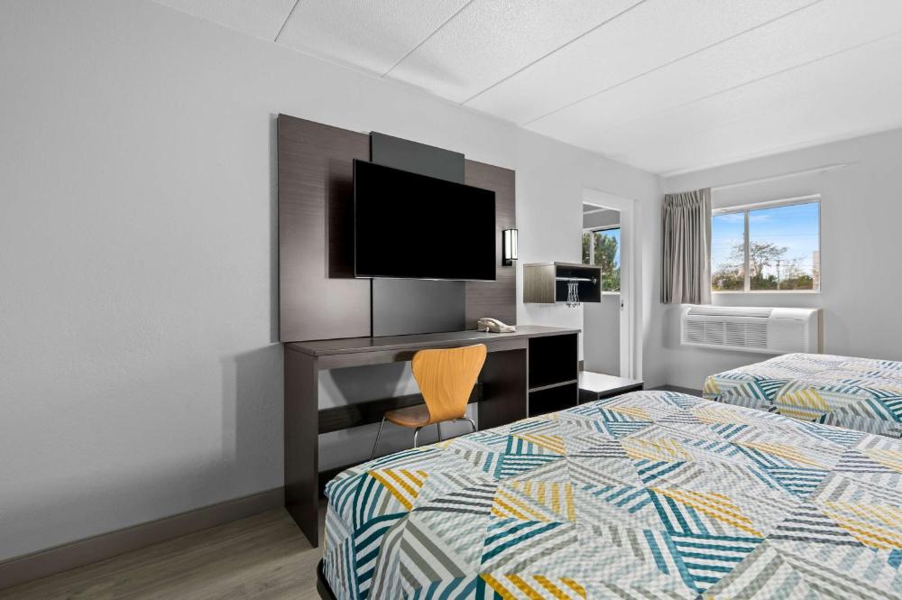 Queen Room interior